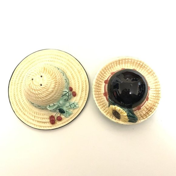Vintage or Retro Salt and‎ Pepper Set - Ladies' Gardening Hats - Picture 1 of 3